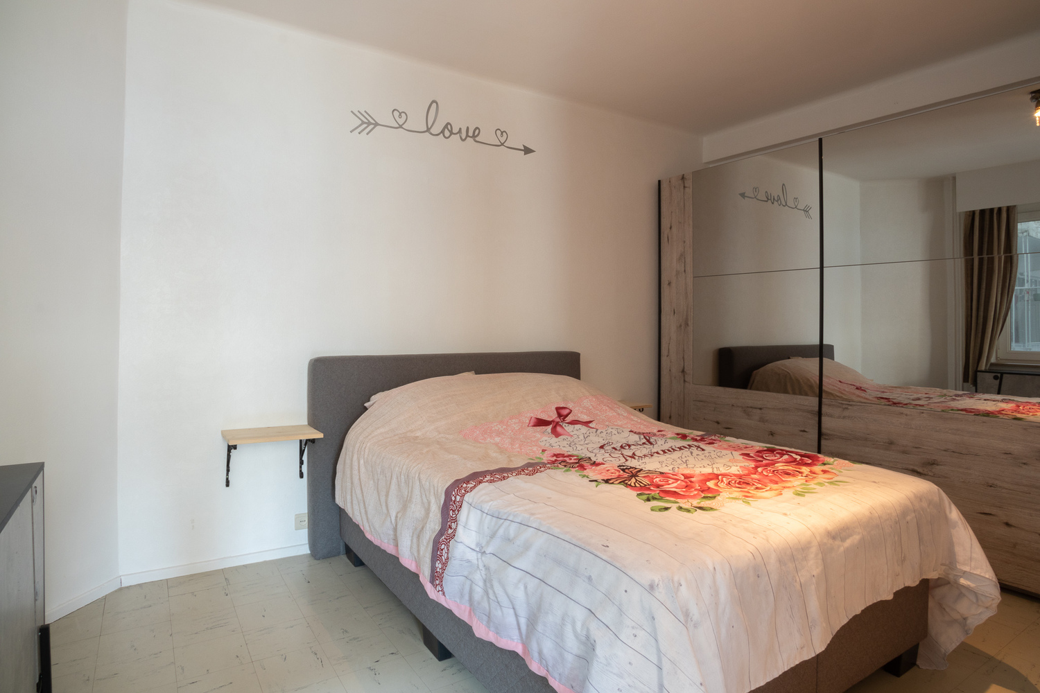 Instapklaar appartement op een zucht van strand en zeedijk 