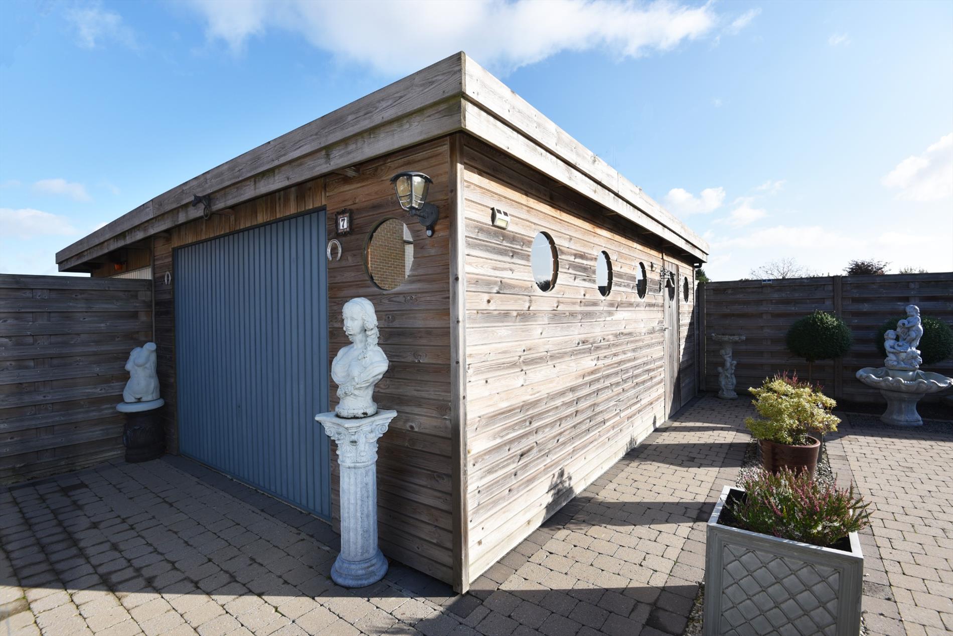 Recente gezinswoning met 3 slaapkamers, rustig gelegen te Adegem. 