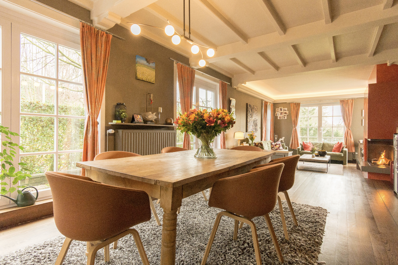 Ruime gezinswoning met verwarmd buitenzwembad 