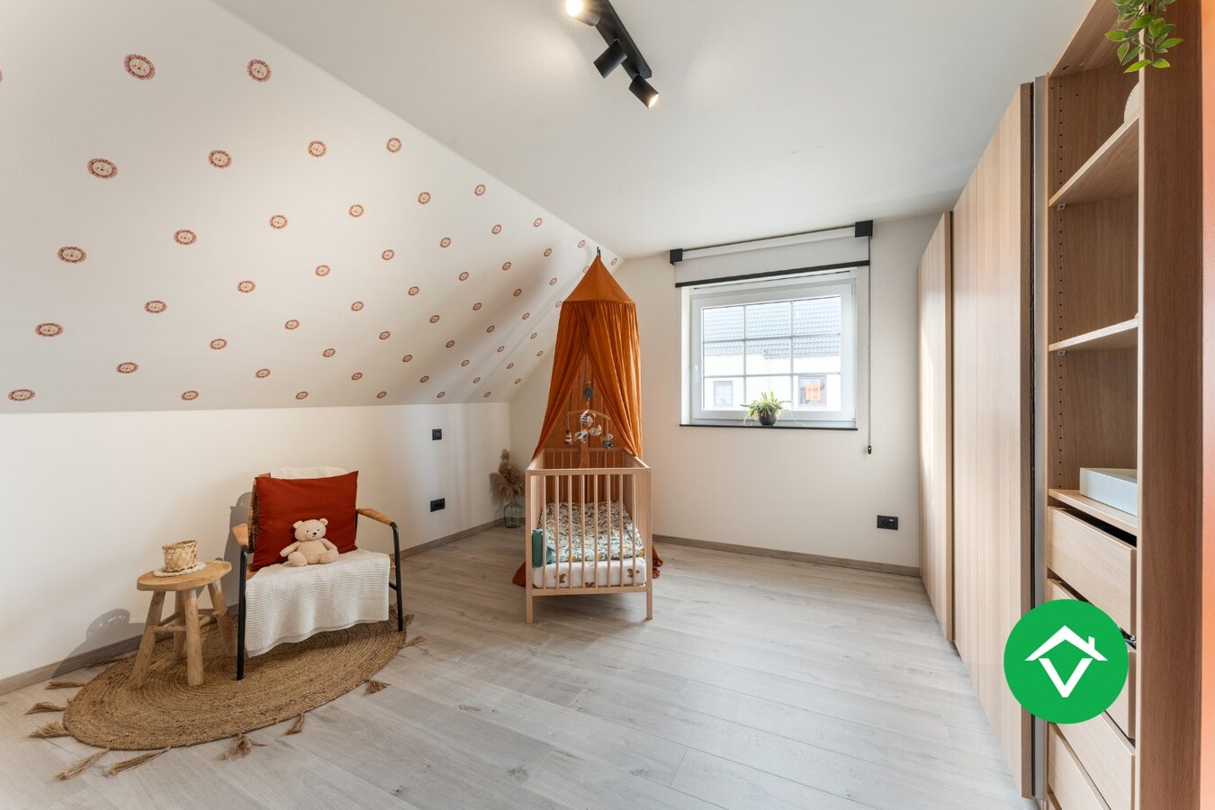 Kwalitatief afgewerkte nieuwbouwwoning met 3 slaapkamers, tuin en garage 