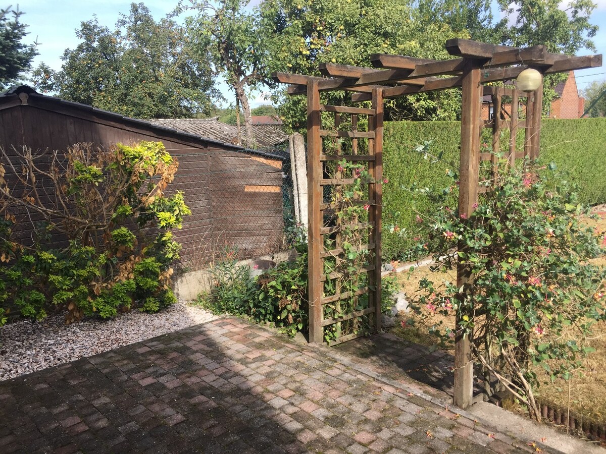Charmante maison 4 façades avec jardin et garage 