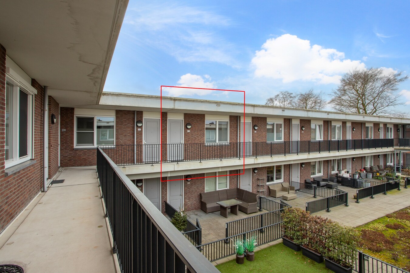 Instapklaar en modern appartement met erfpacht in hartje Bladel – mét eigen parkeerplaats en berging! 