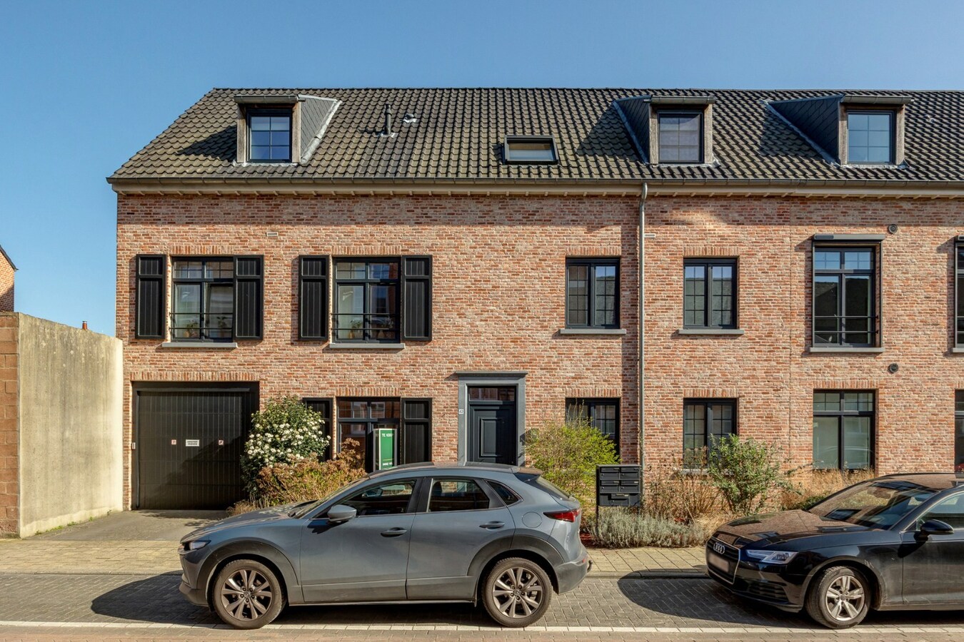 Energiezuinig gelijkvloers appartement met carport in het centrum van Broechem 