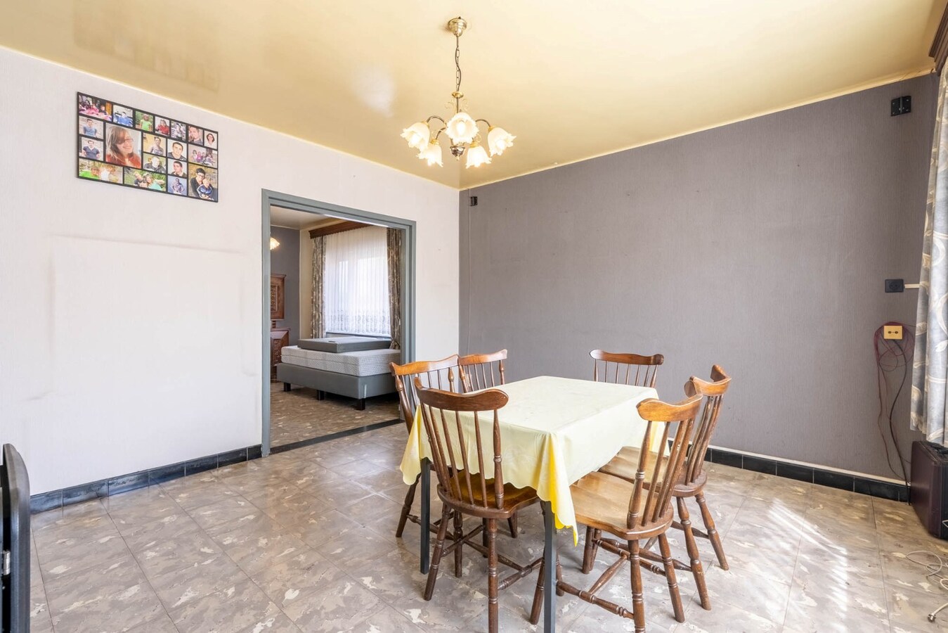 Charmante, te renoveren woning op een perceel van 9a14ca met ruime garage in achtertuin! 