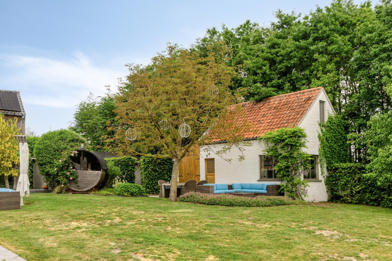 Karaktervolle woning met unieke uitstraling, omgeven door groen en absolute privacy 