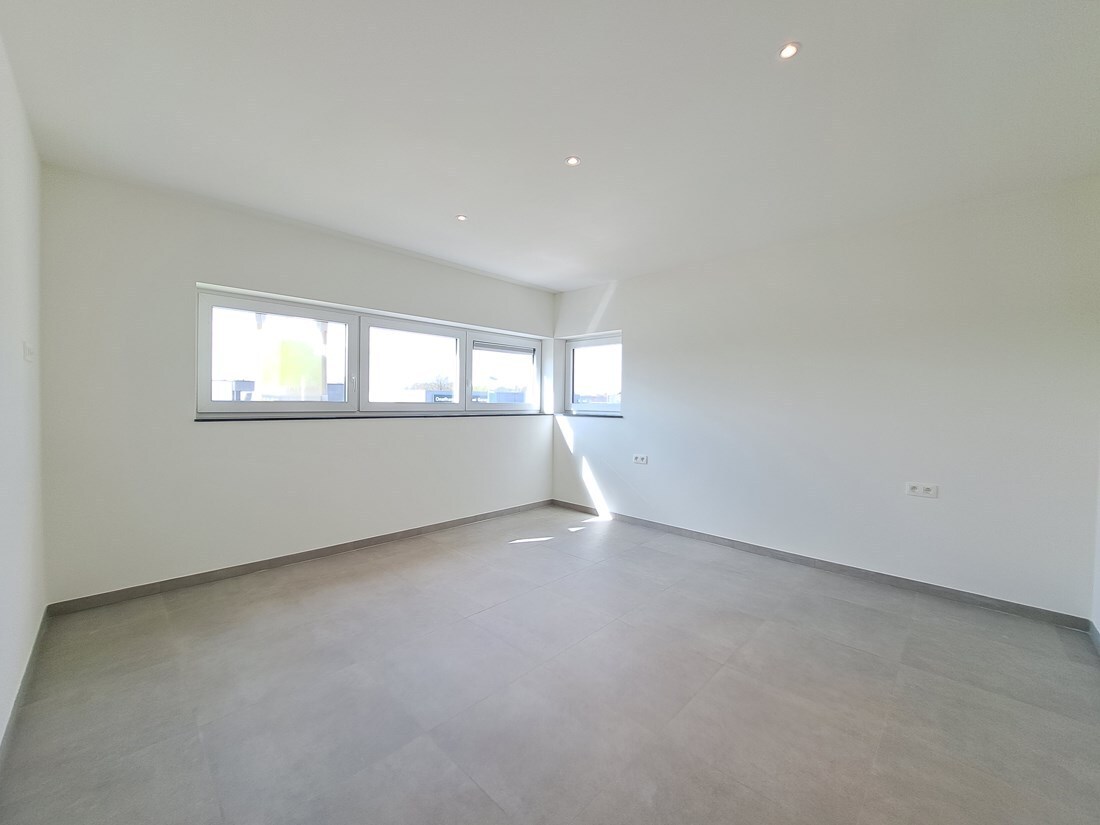 Modern ruim energiezuinig duplex appartement te Dilsen-Stokkem 