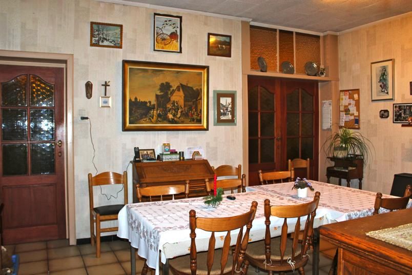 Magnifieke op te frissen gezinswoning met perfecte ligging! 