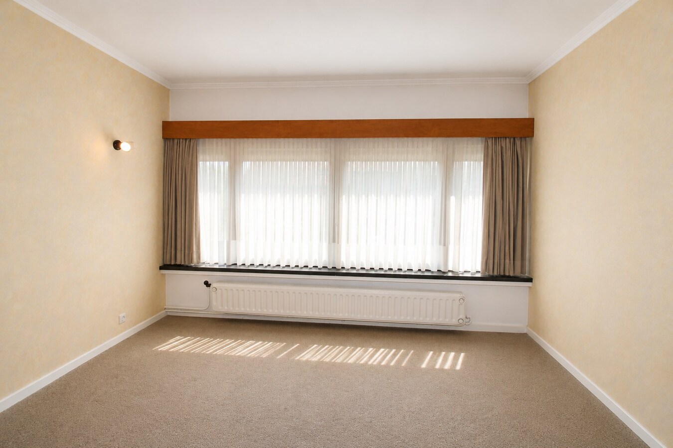 Karaktervolle open bebouwing met 6 kamers op 538 m² – unieke renovatiekans op topligging vlakbij station en centrum van Sint-Niklaas 