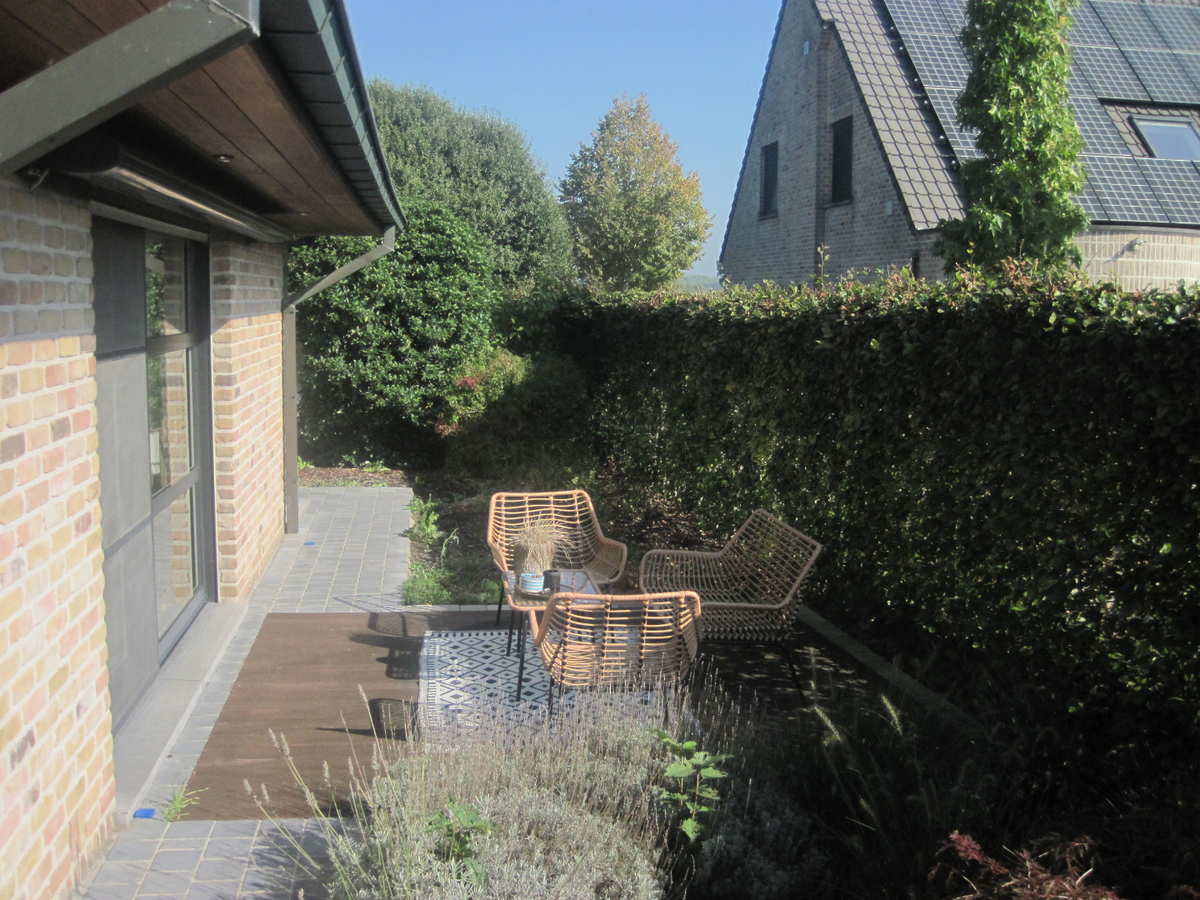 Eigentijdse villa met aangename tuin - rustig gelegen, én toch nabij N60 en E17. 