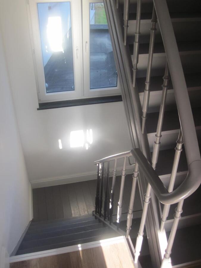 Recent vernieuwde, ruime rijwoning in hartje Gavere. 