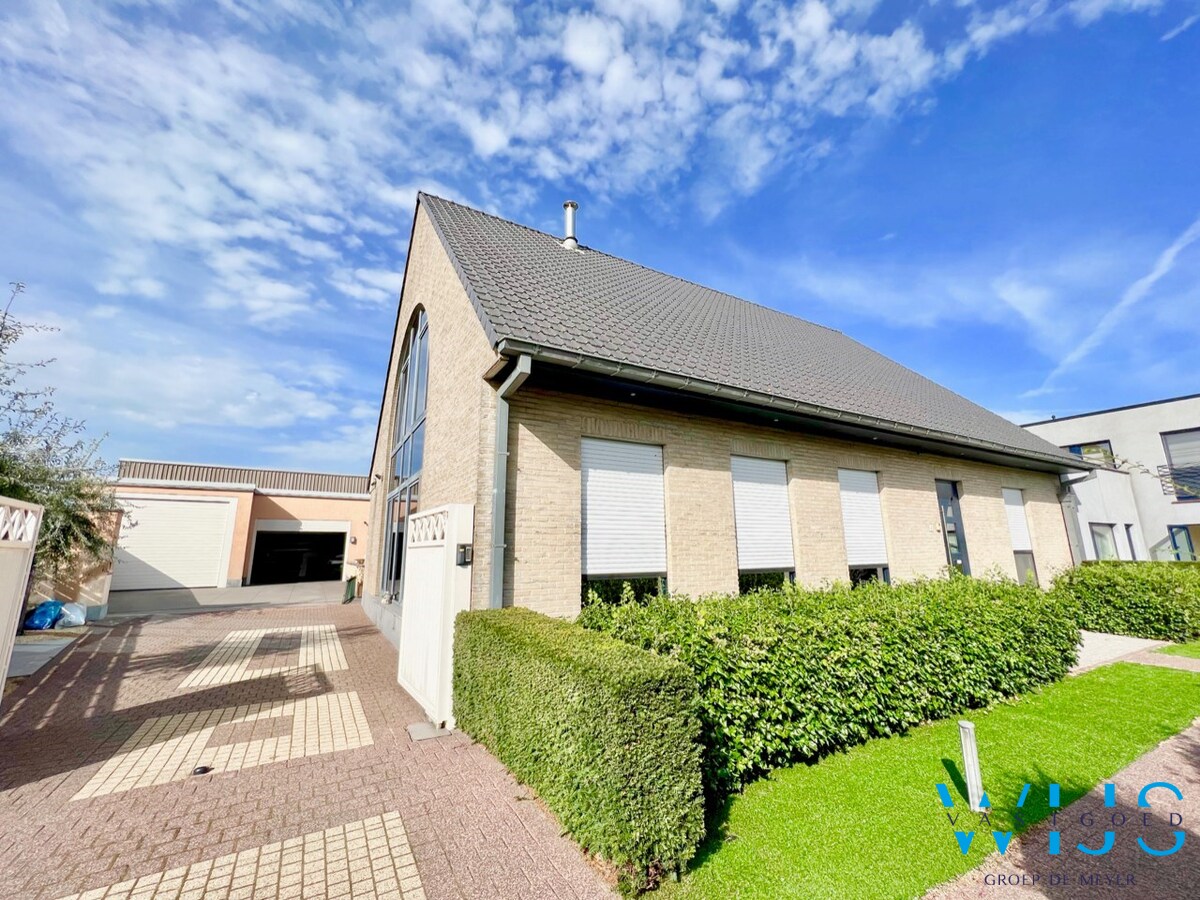 Multifunctioneel woonhuis met magazijn/praktijkruimte te ERTVELDE ! 