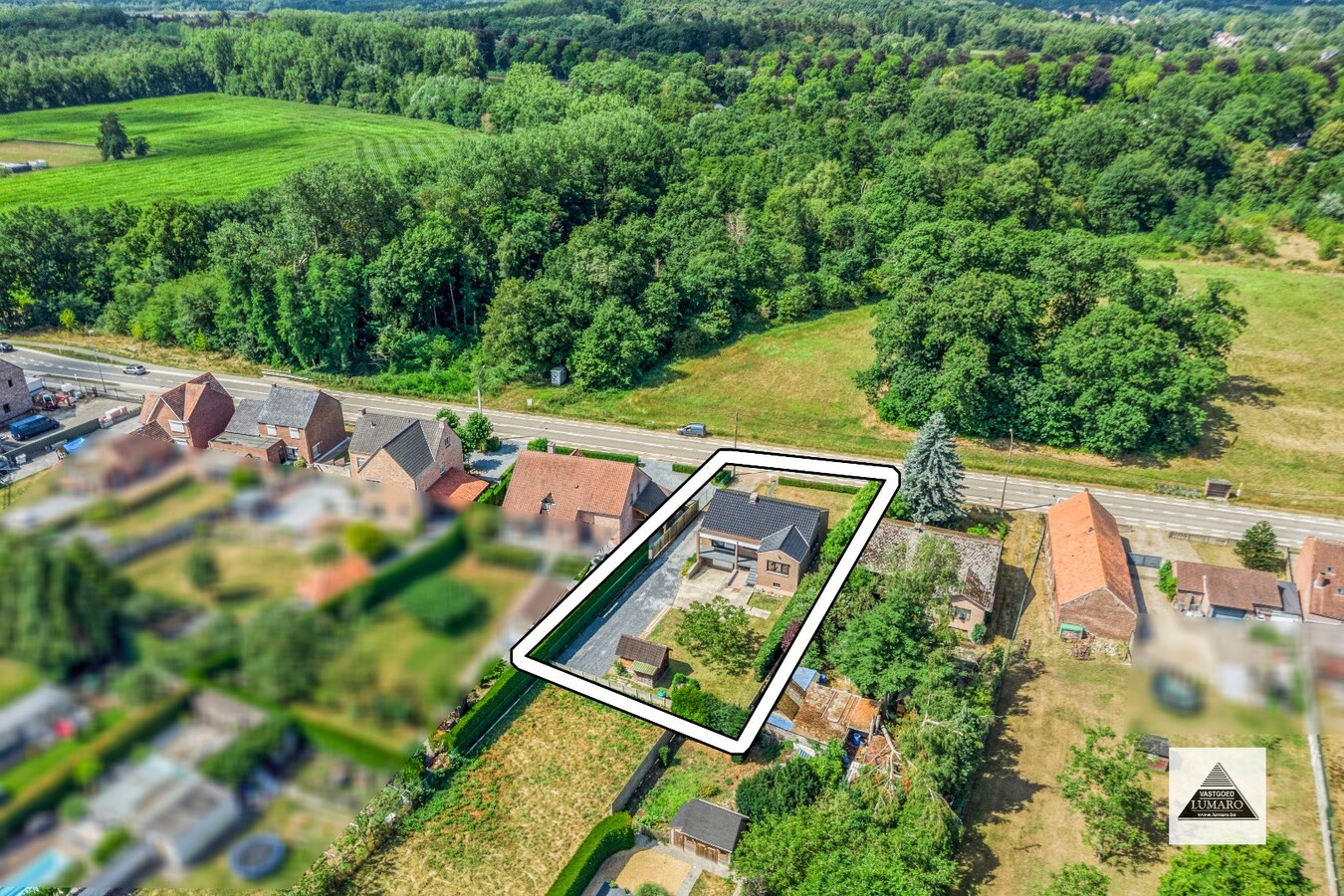 Instapklare woning voor gelijkvloers wonen. 3 slaapkamers, kelder met garage. 