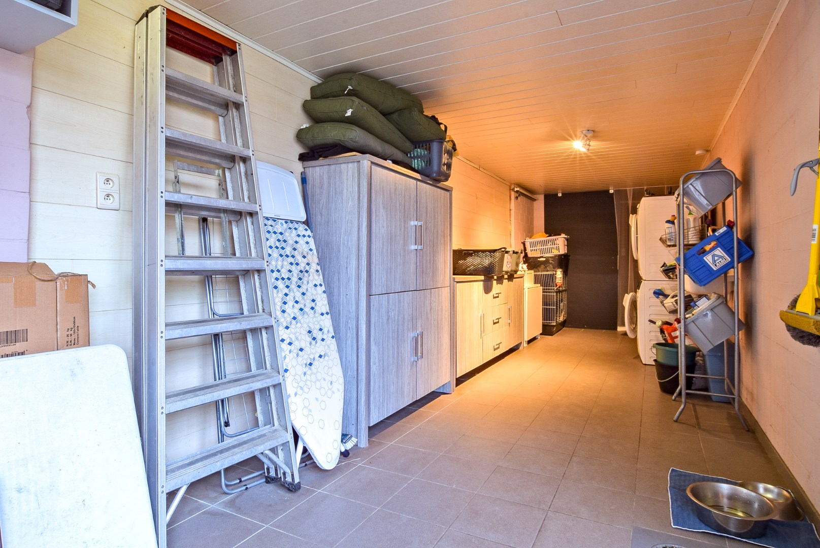 Ruime gezinswoning met garage te Pervijze op 518 m² met prachtige verzichten. 