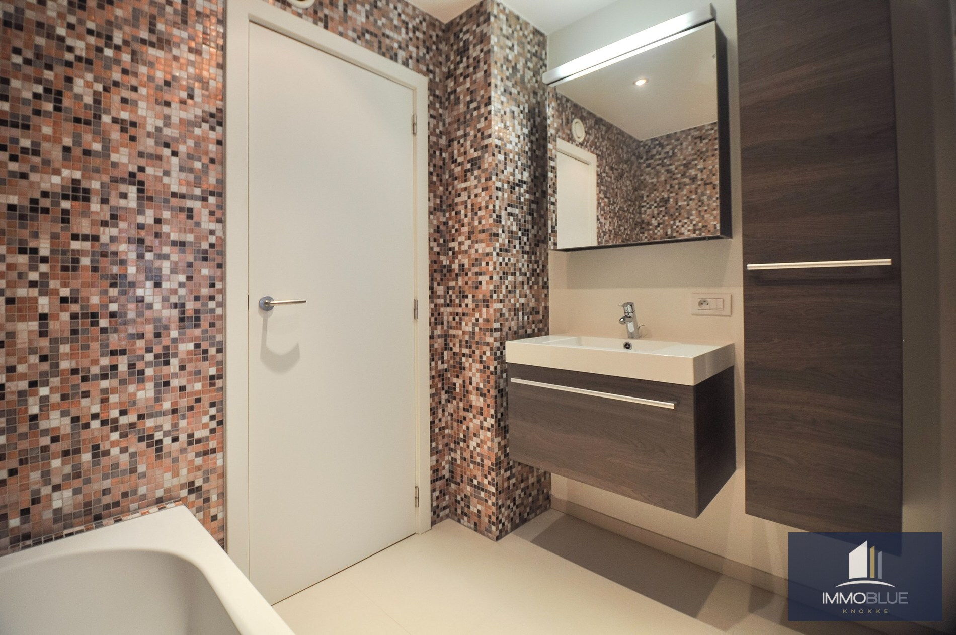 Topaanbieding – Uitzonderlijk ruim appartement gelegen in een stijlvolle residentie. 