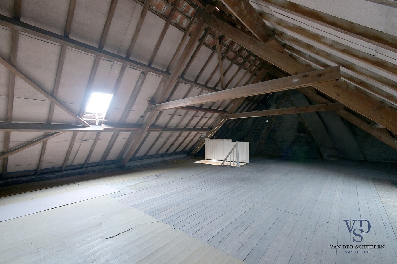 Bijzonder ruime gezinswoning. 