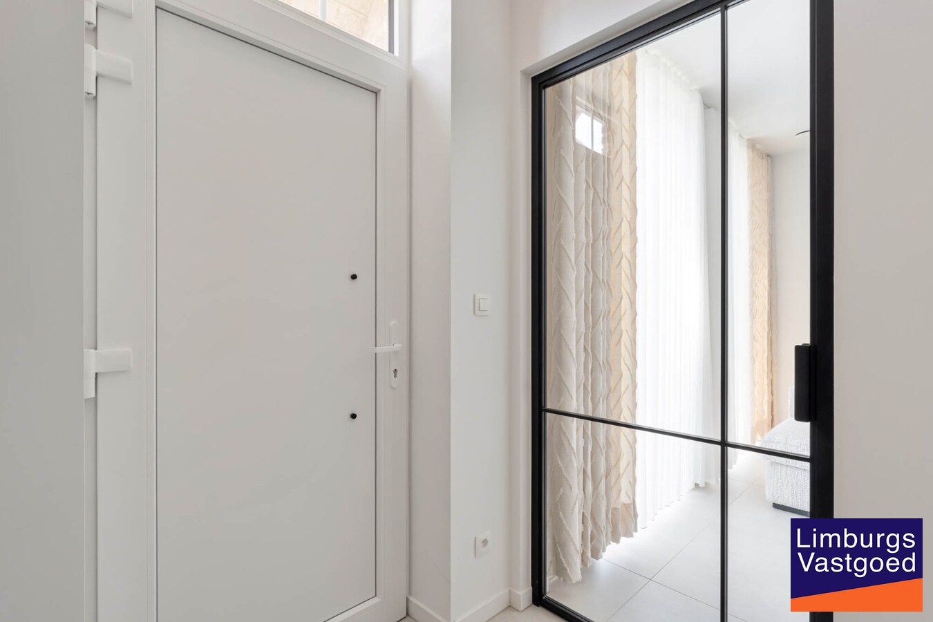 Moderne nieuwbouwwoning, 5 slpk, op een perceel van 4a31ca. 