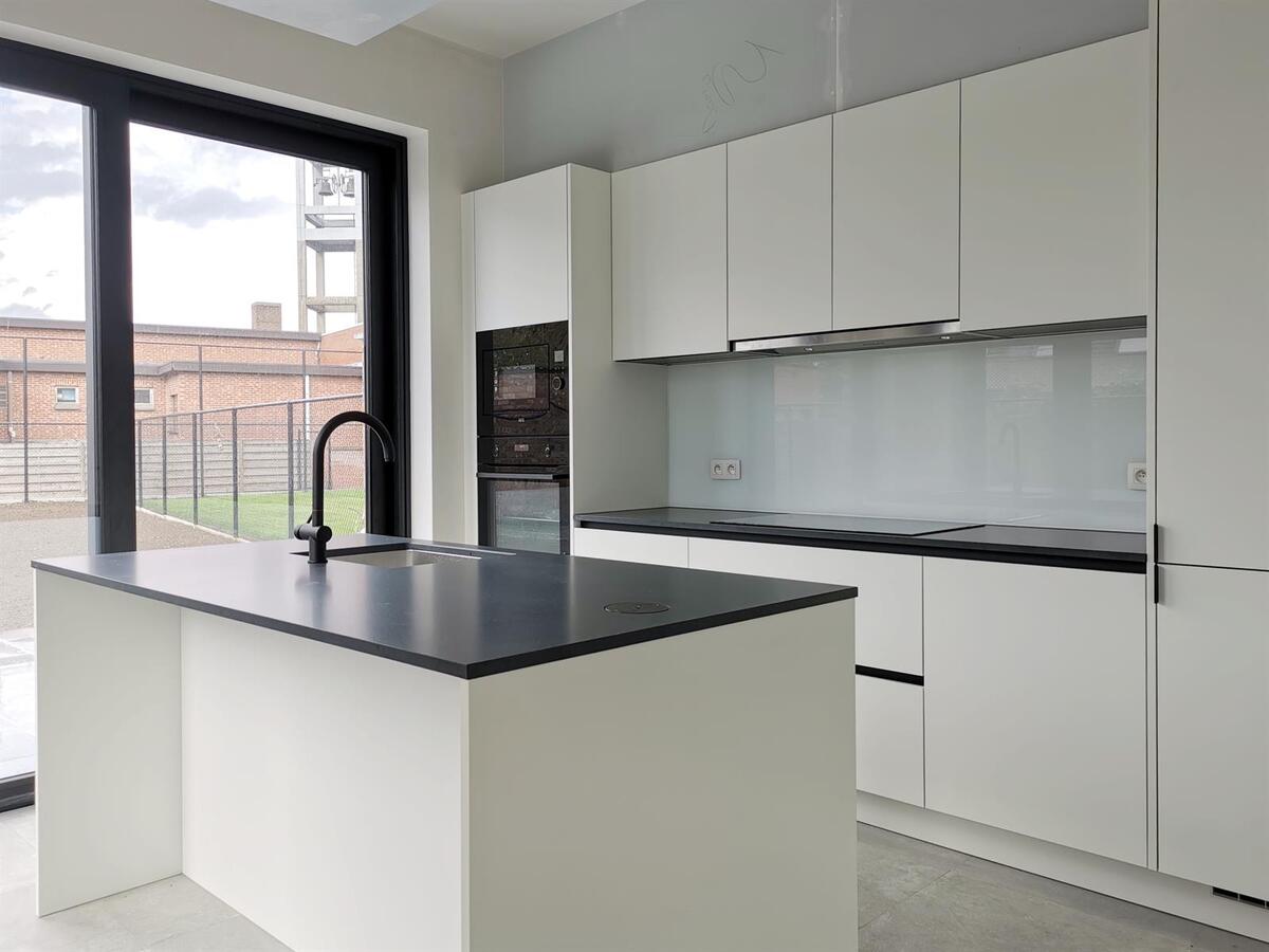 Ruime halfopen bebouwing. Volledig afgewerkte instapklare nieuwbouw. 