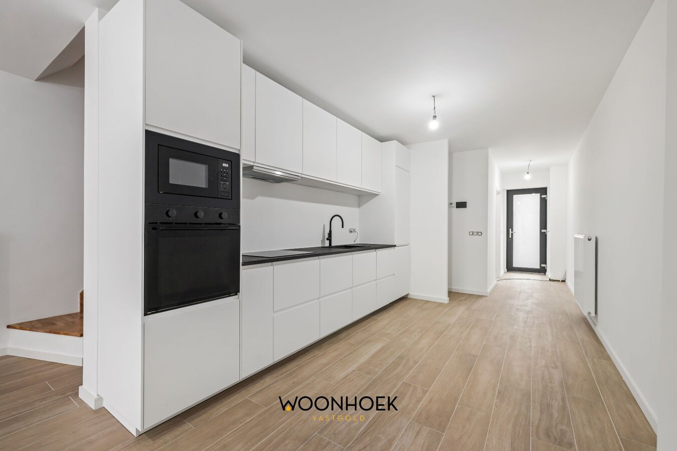 Gerenoveerde, 6-slpk woning, zonnige tuin en 2 bdkms te Sint-Niklaas! 