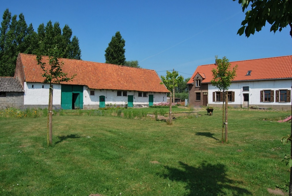 Authentieke, grondig gerenoveerde hoeve op 6470m² te Nazareth 