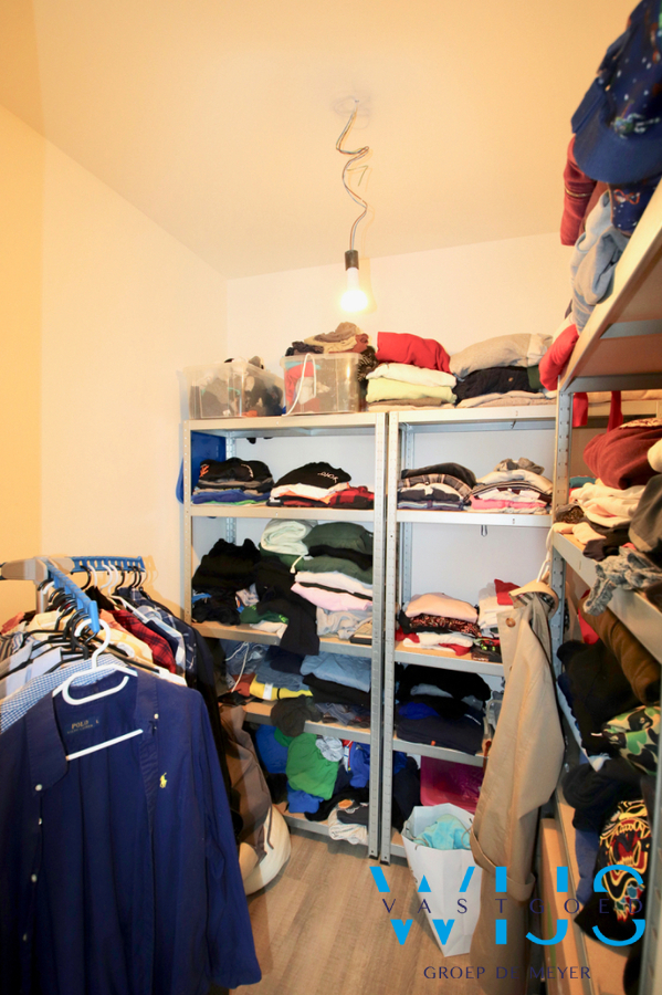 Instapklaar 2 slaapkamerappartement in hartje Wippelgem EVERGEM ! 