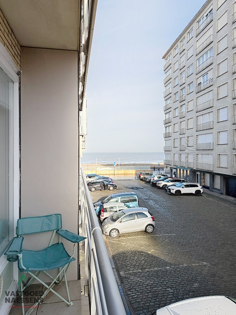 GERENOVEERDE STUDIO MET ZIJDELINGS ZICHT OP ZEE 