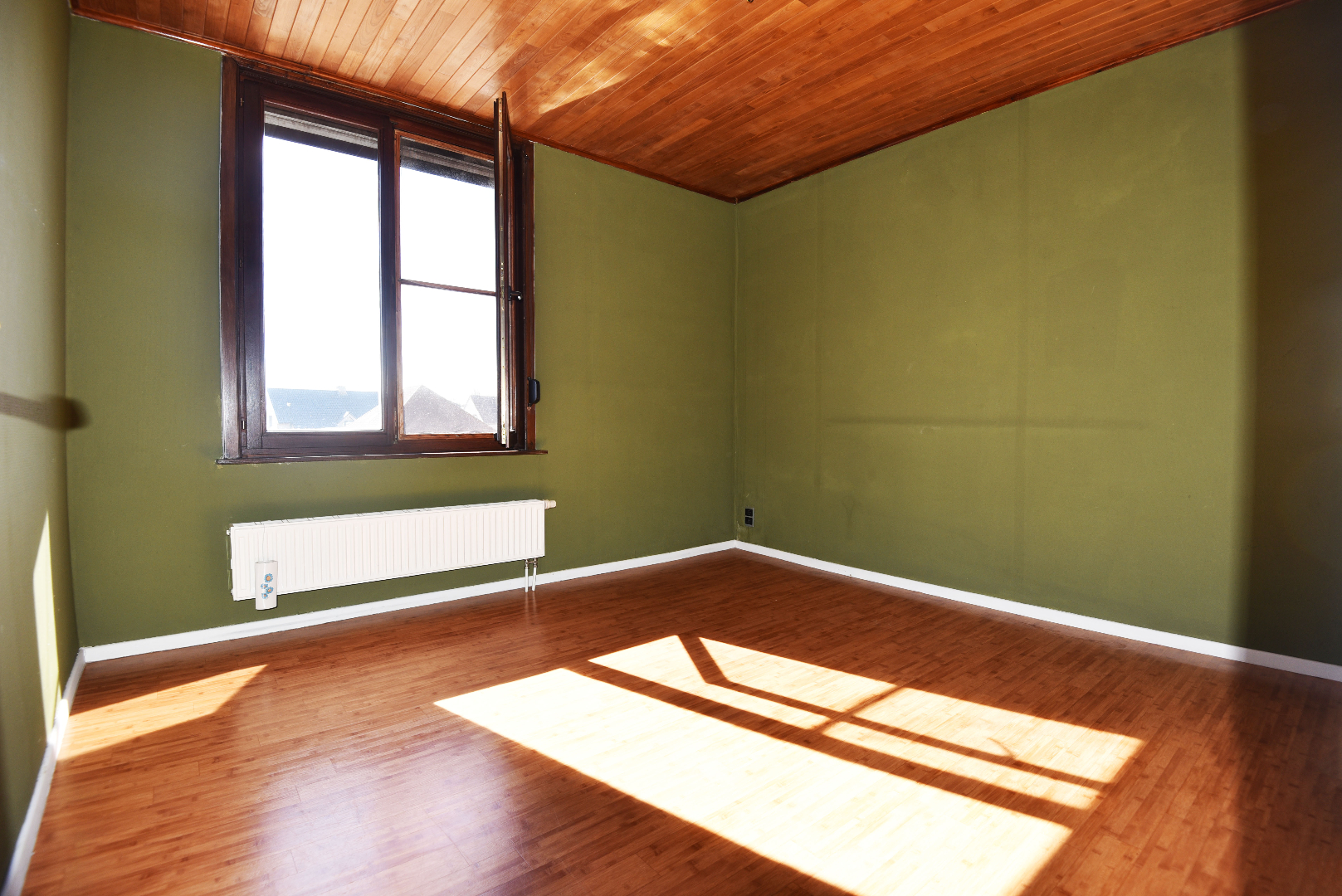 Rijwoning met 4 slpks én garage in centrum Eeklo 