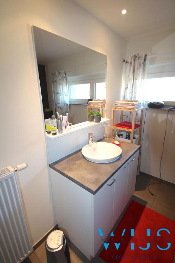 Energiezuinige ruime nieuwbouwwoning CENTRUM ERTVELDE ! 