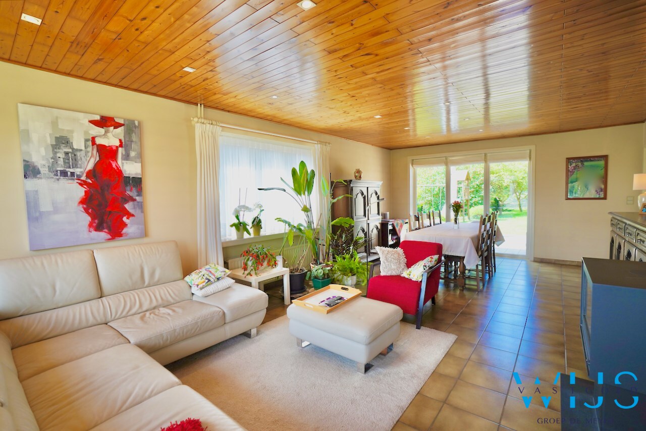 Verrassend ruim woonhuis in het landelijke Sleidinge ! 