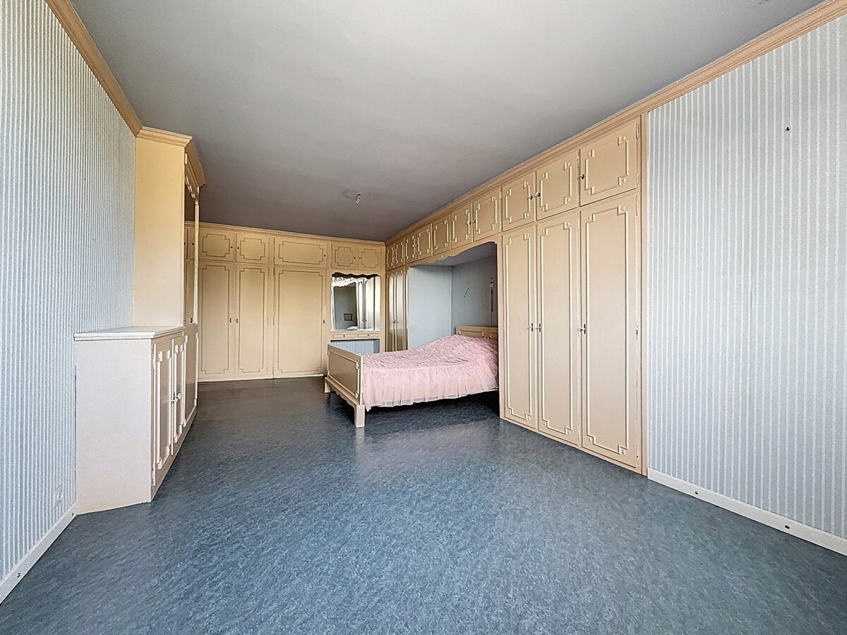 Karaktervolle woning met grote garage nabij centrum St.-Lievens-Houtem 