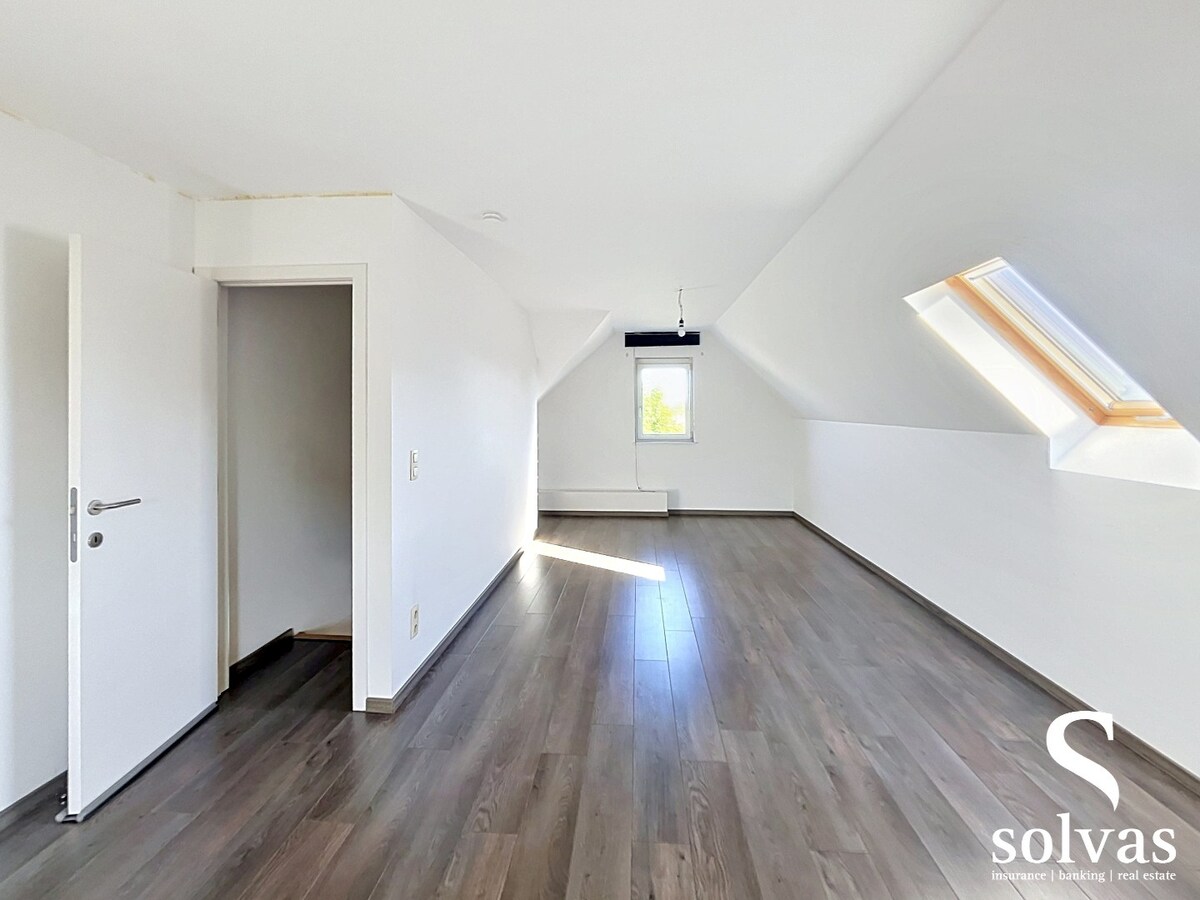 Instapklare ruime halfopen woning met 4 slaapkamers op toplocatie! 