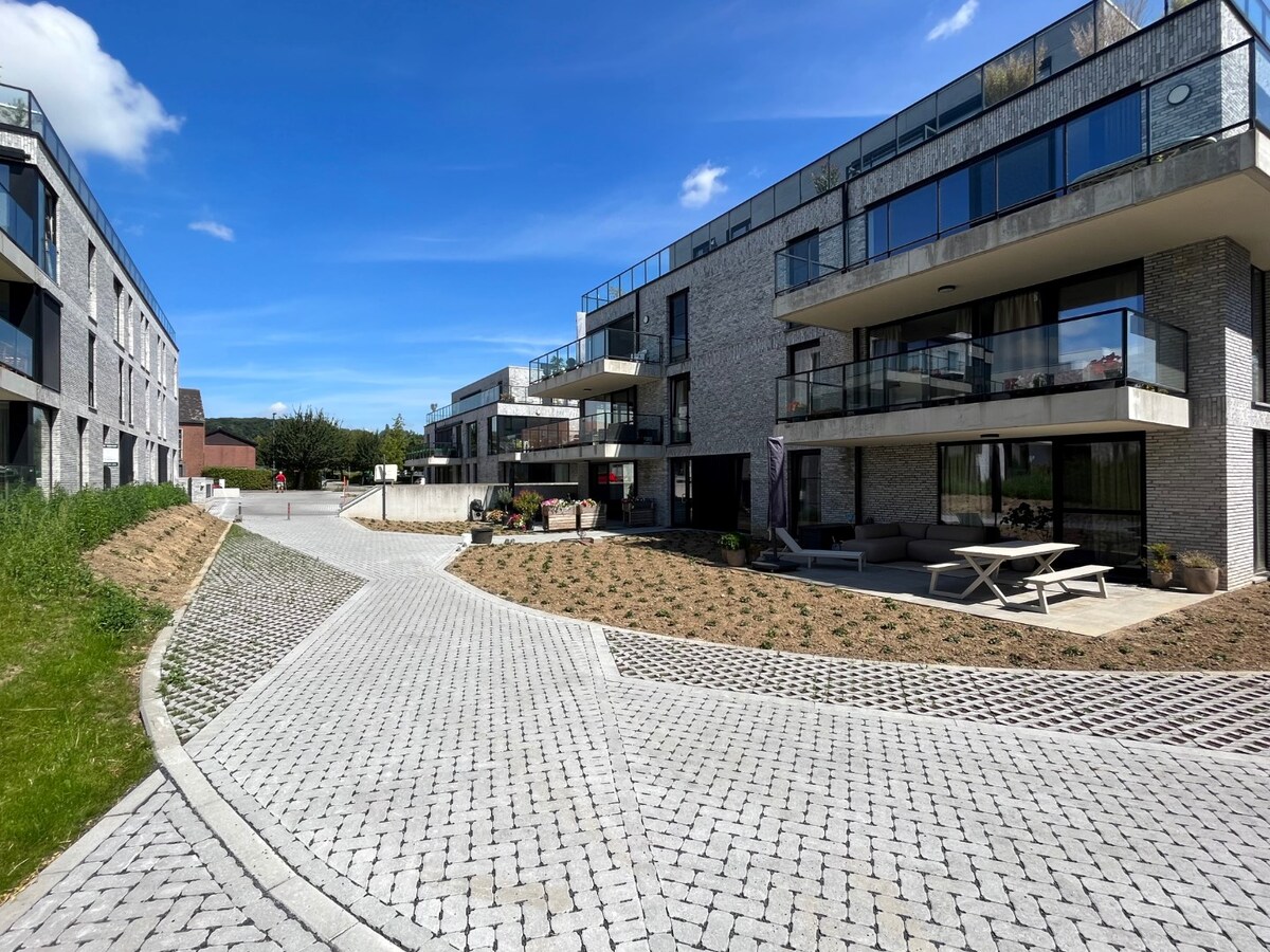Gelijkvloers appartement met ruim terras 
