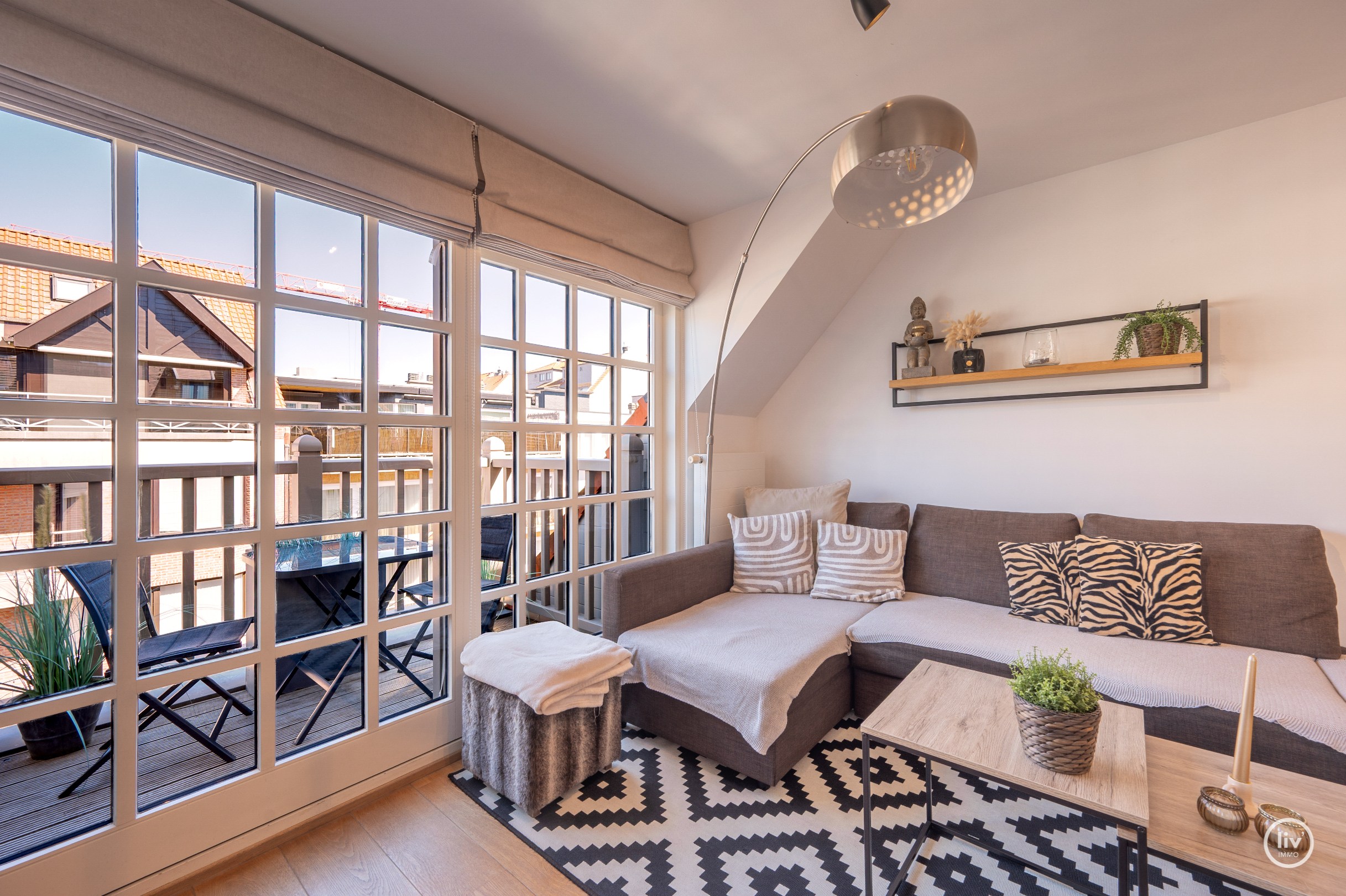 Superbe appartement en duplex de charme dans un emplacement de premier choix sur l'avenue Bayaux à Knokke. 