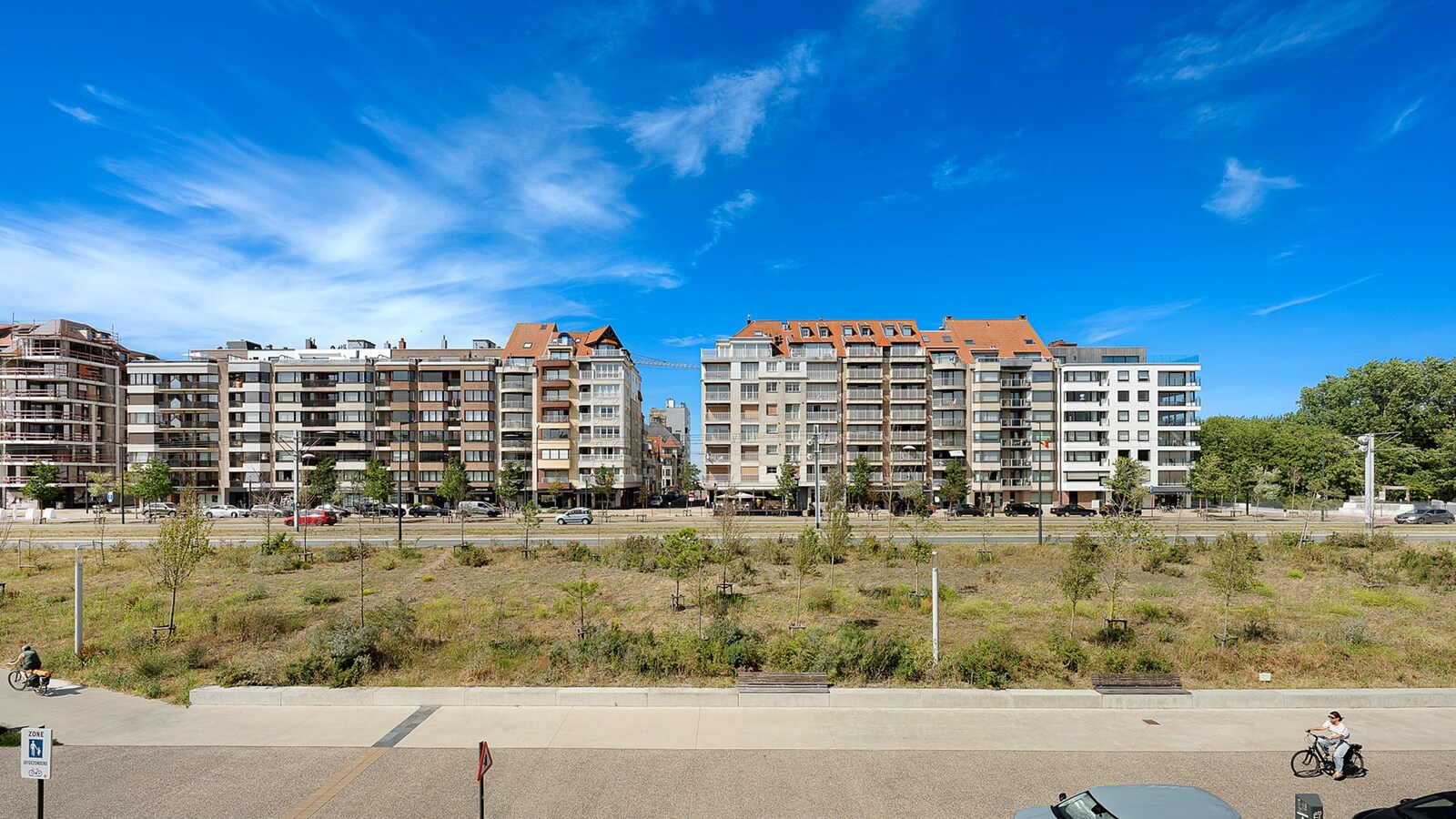 Subliem recent appartement (2020) op toplocatie op slechts 300 meter van de zeedijk te Heist 