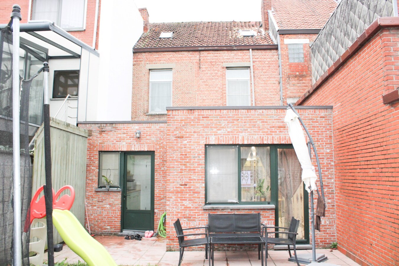 Instapklare woning in het hart van Sint-Niklaas met 5 slaapkamers en inpandige garage 