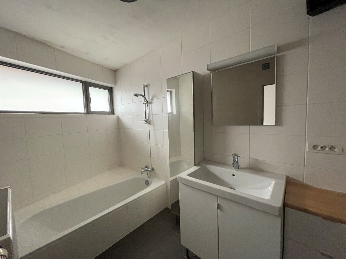 Ruime  woning met 4 slaapkamers en terras in centrum Tielt 