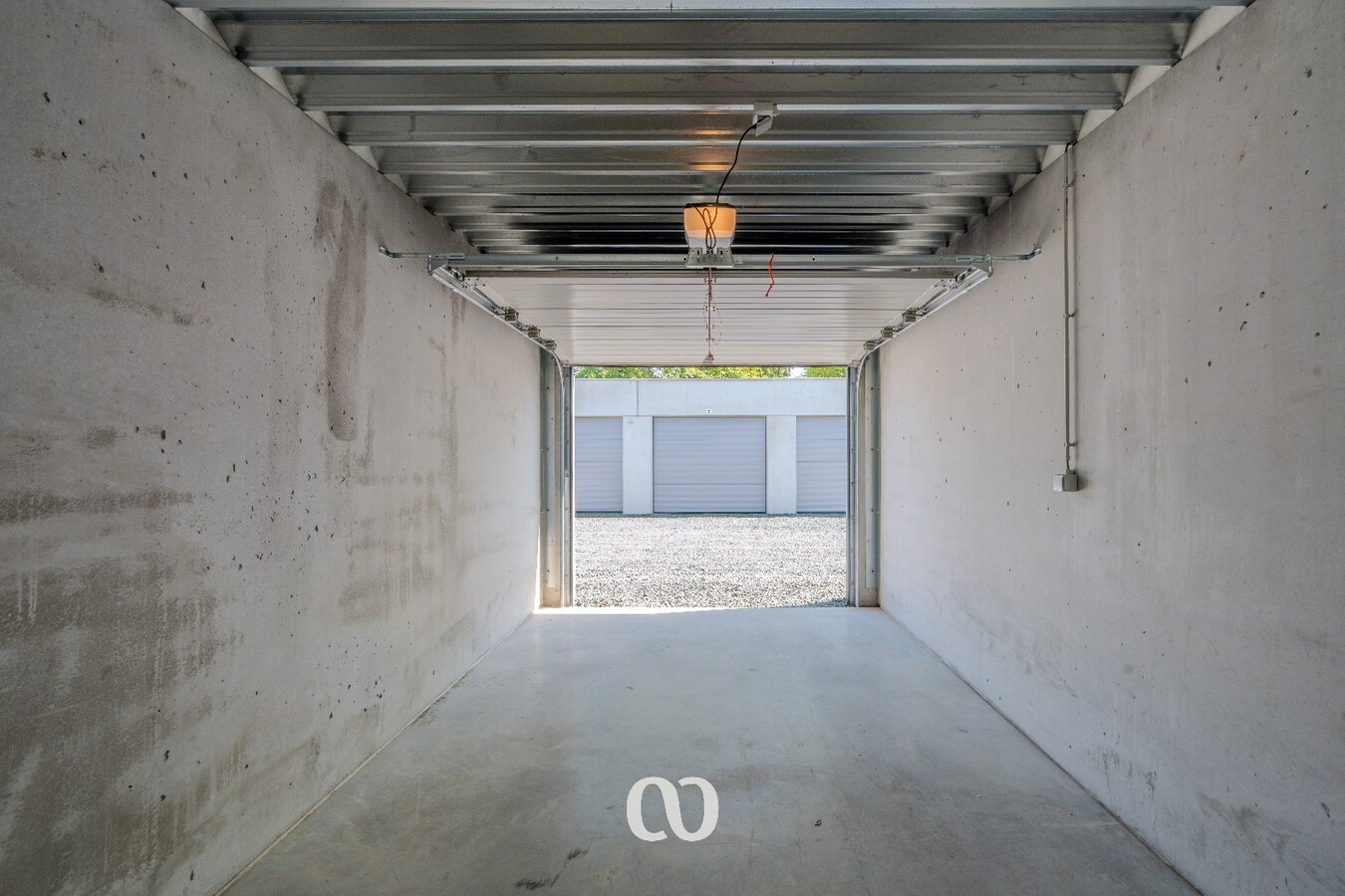 TE HUUR: Ruime Garagebox in Centrum Oudenaarde 