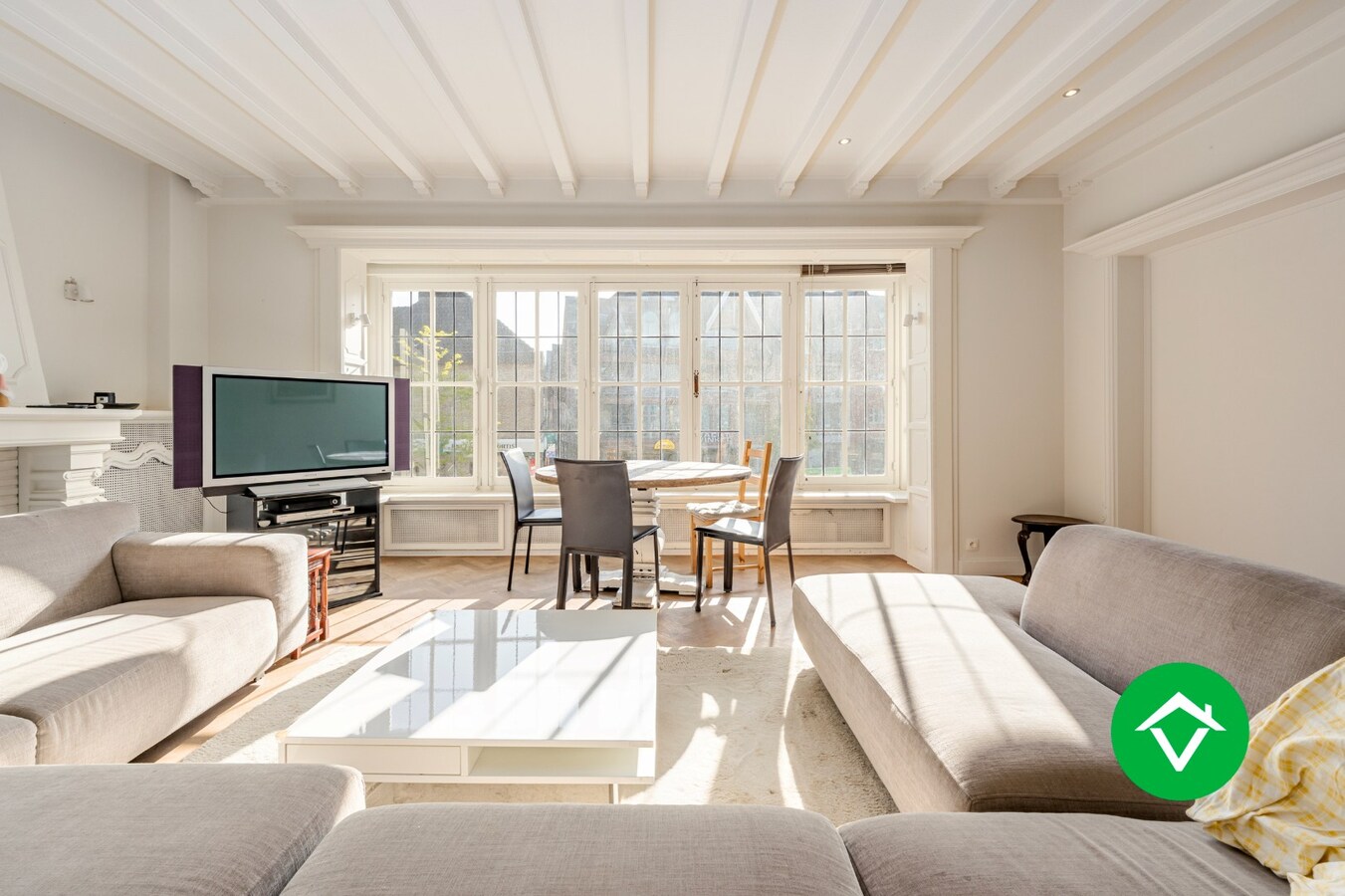 Ruim triplex appartement met 5 slaapkamers, in het centrum van Torhout 