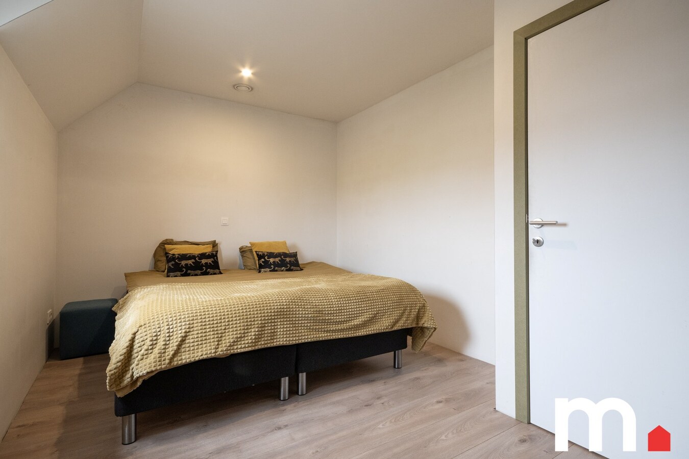 Recente woning (bouwjaar 2013) met grote tuin in doodlopende straat ! 