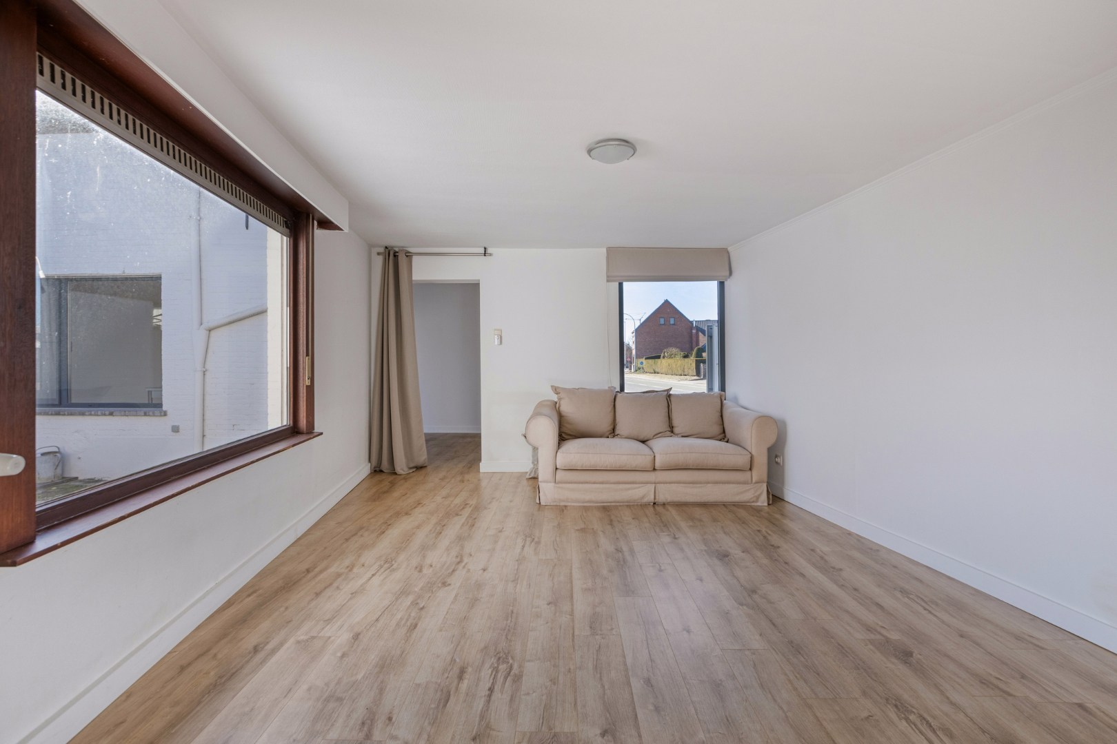 Ruime gezinswoning met 3 slpk. en ruimte voor bijberoep in Mol-Sluis 