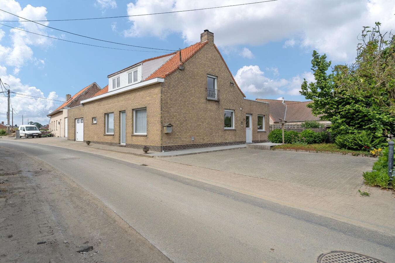 Landelijk gelegen, ruime woning op perceel van 555m² 