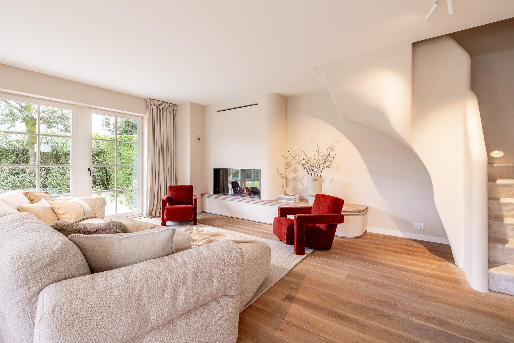 Prachtig gerenoveerde  halfopen woning op topligging nabij centrum, zee en strand 