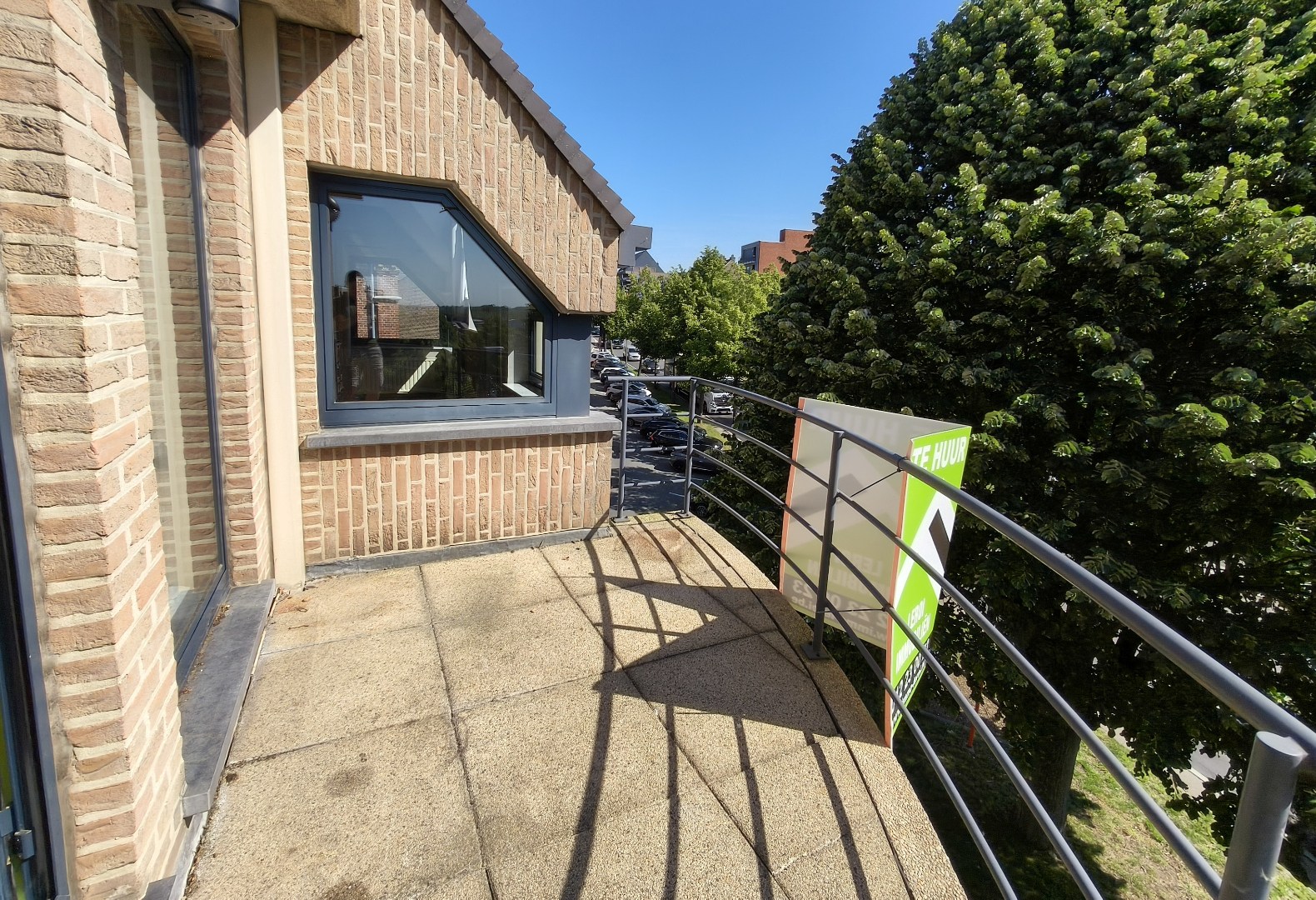 RUIM APPARTEMENT (124M²) MET GARAGE - PRACHTIG GELEGEN 