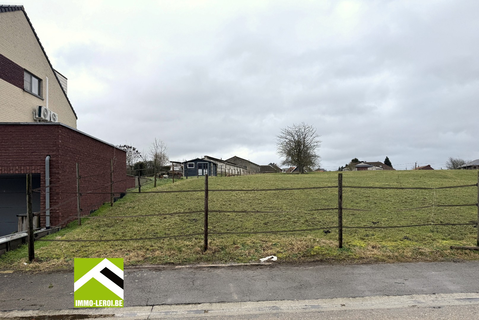 Bouwperceel voor half open bebouwing - landelijk gelegen 