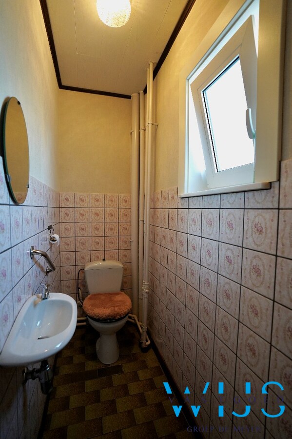 Halfopen bebouwing op mooi perceel van 951 m² te Oosteeklo 