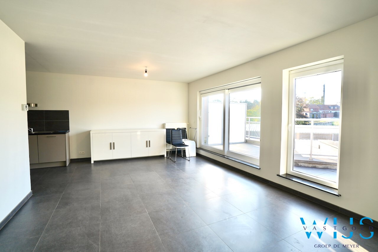 Instapklaar 2 slaapkamer appartement met garage ! 