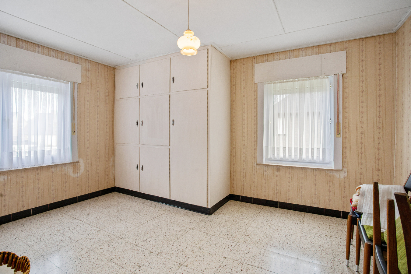 Centraal gelegen woning met 5 slaapkamers op ruim perceel van 982m² 