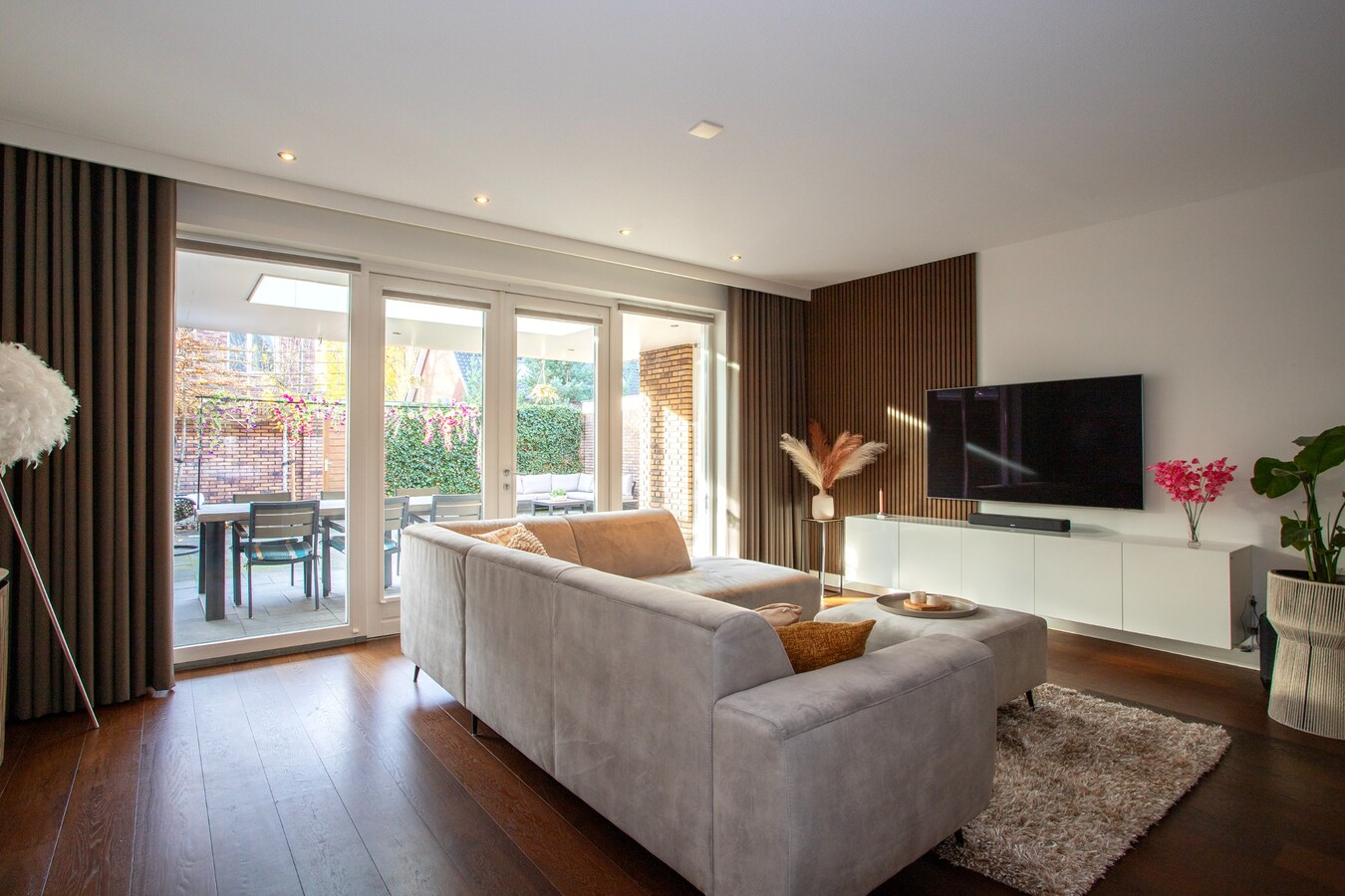 Zeer ruime hoekwoning met volop leefruimte en groen uitzicht in kindvriendelijke wijk! 