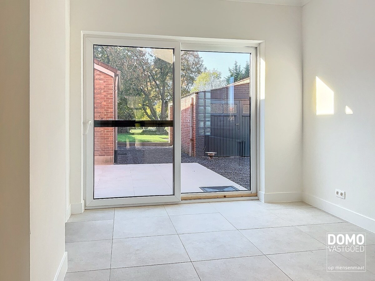 Ruime, energetisch gerenoveerde woning met open leefruimte, 4 slaapkamers en 2 badkamers te Kermt 