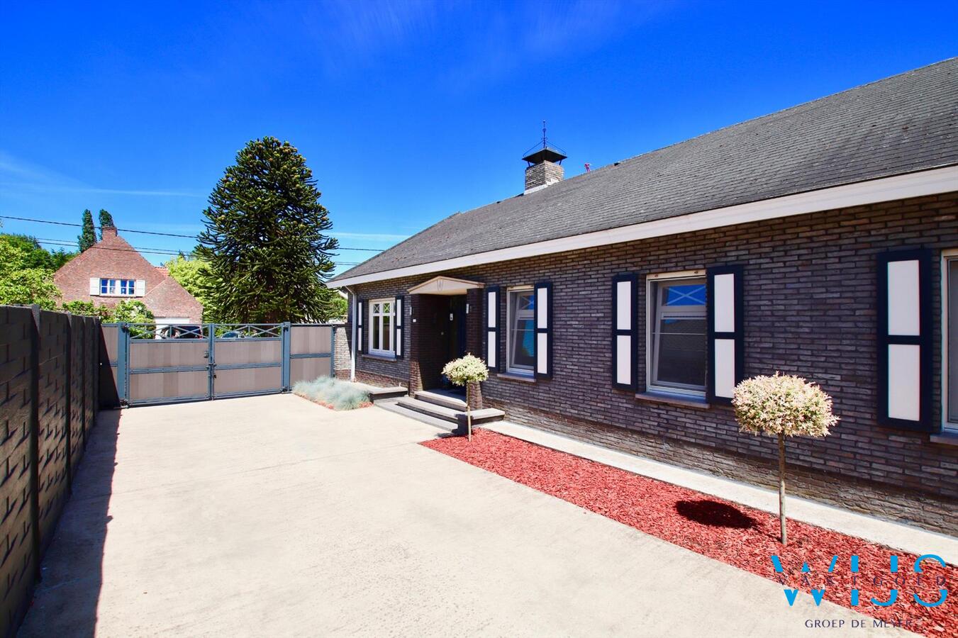 Piekfijn onderhouden en gerenoveerde bungalow te Zelzate! 