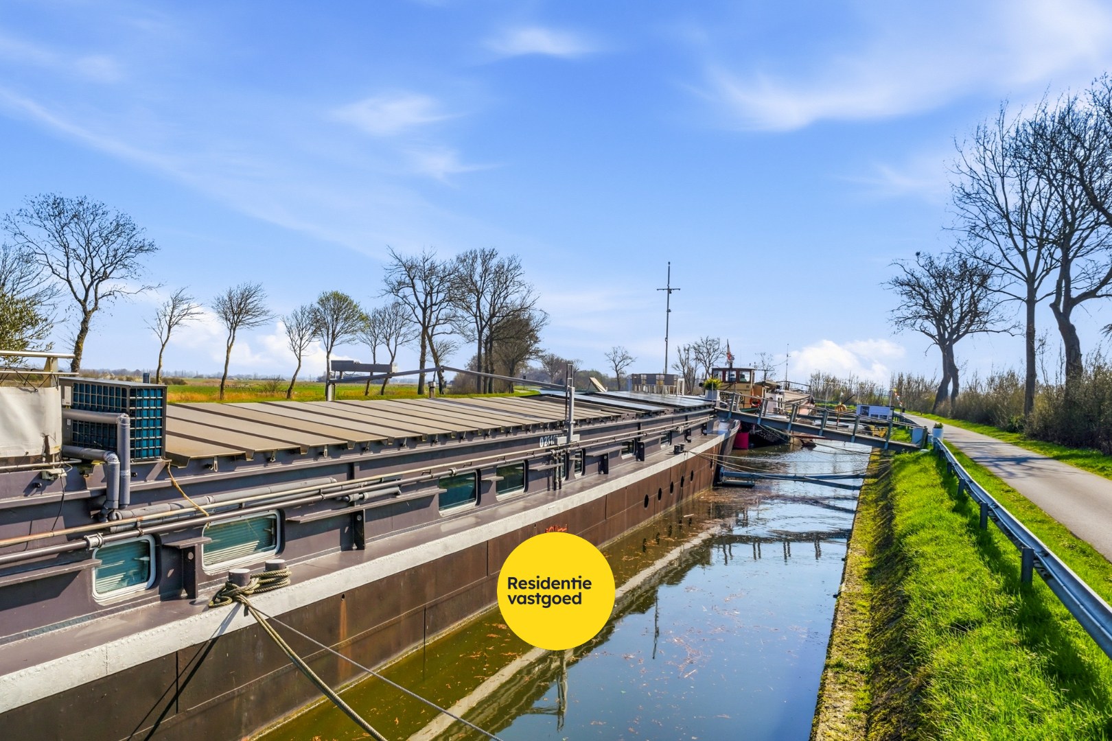 Unieke woonboot met B&amp;B en vergunde ligplaats in Plassendale 